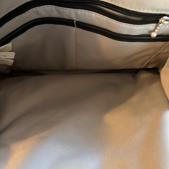 Baggallini Black Nylon Metro Zip Around Backpack - Picture 5 of 5